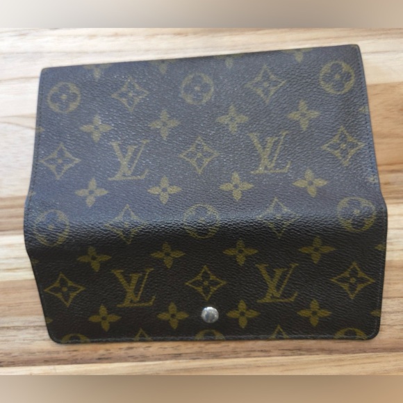 LOUIS VUITTON WALLET - Picture 14 of 16